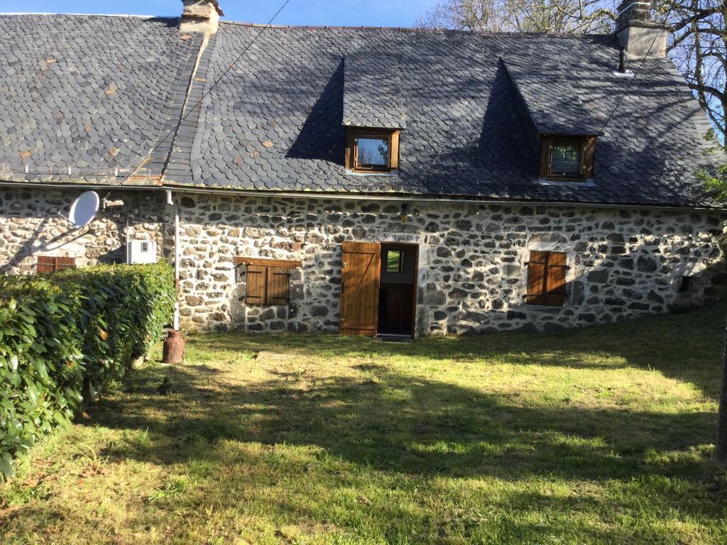 Le Buron Du Mas Marchastel (Cantal) Exterior photo